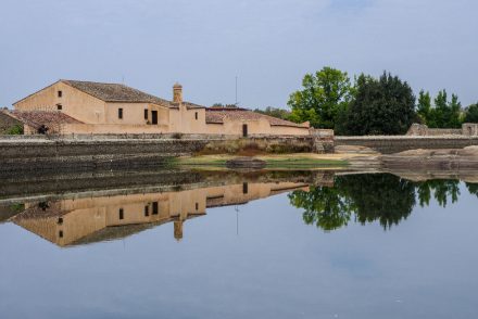 Extremadura, Spanien: Alte Wollwäscherei, die das Museo Vostell beherbergt